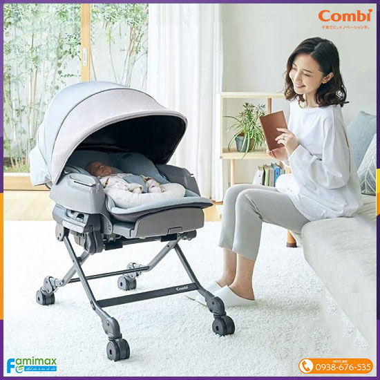 Ghế ăn cho bé đa năng Combi cho bà mẹ trẻ