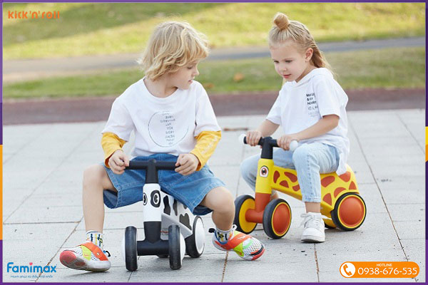 Xe chòi chân cho bé 1 tuổi Kick'n'Roll TB01