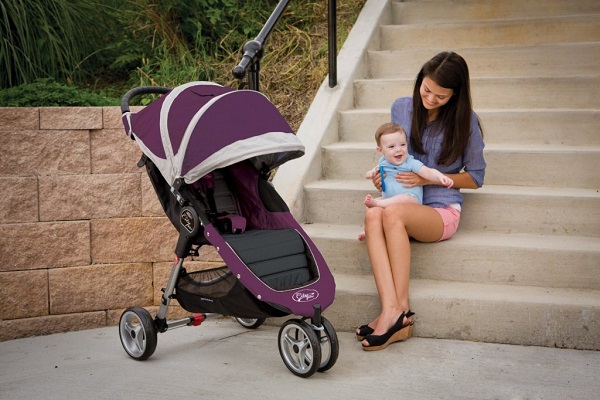 Cách sử dụng xe đẩy để đảm bảo an toàn cho cho bé